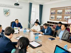 Планы по развитию пригородных автобусных маршрутов обсудили в Якутской гордуме