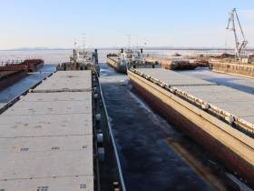 В Жатае и Хандыге готовят суда для выхода в первые рейсы на реки Алдан, Амгу и Вилюй