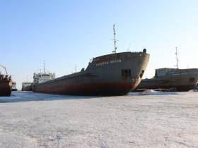 В Жатае и Хандыге готовят суда для выхода в первые рейсы на реки Алдан, Амгу и Вилюй