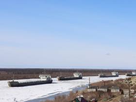 В Жатае и Хандыге готовят суда для выхода в первые рейсы на реки Алдан, Амгу и Вилюй