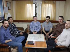 В Жатае и Хандыге готовят суда для выхода в первые рейсы на реки Алдан, Амгу и Вилюй