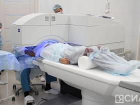 Хирург из Иркутска провела мастер-класс на новом лазере для якутских офтальмологов