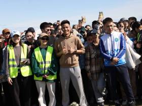 Глава Якутии принял участие в экологической акции «Чистая земля Олонхо»