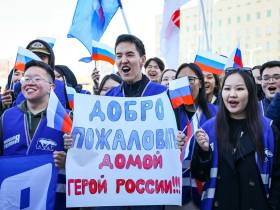 В аэропорту Якутска торжественно встретили Героя России Александра Колесова