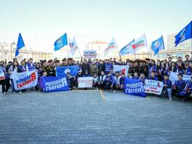 В аэропорту Якутска торжественно встретили Героя России Александра Колесова