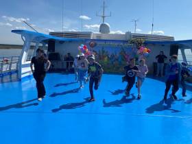 «Кораблик счастья» вновь поднял якорь: в ЛОРПе поздравили детей