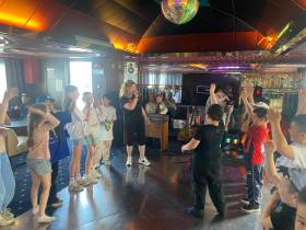 «Кораблик счастья» вновь поднял якорь: в ЛОРПе поздравили детей