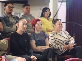 Замминистра культуры Якутии встретилась с труппой театра эстрады после требований уволить Чаранскую