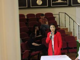 Замминистра культуры Якутии встретилась с труппой театра эстрады после требований уволить Чаранскую