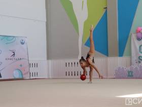 Около 170 гимнасток собрали межмуниципальные соревнования «Crystal Summer-II» в Якутске