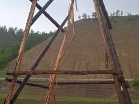 Гроза серьезно повредила деревянные опоры ЛЭП в Хангаласском районе