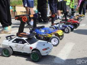 Гонки на радиоуправляемых машинках устроили школьники в Якутске
