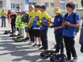 Гонки на радиоуправляемых машинках устроили школьники в Якутске