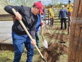 Железнодорожники приняли участие в акции «100 берез к 100-летию Алдана»