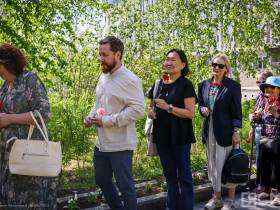 Фоторепортаж: в День русского языка к памятнику Александру Пушкину в Якутске возложили цветы