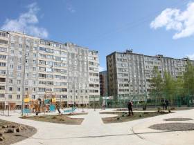 Николай Ноттосов: «Новые детские площадки в Мирном оснащаются скалолазными и канатными комплексами»