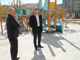 Николай Ноттосов: «Новые детские площадки в Мирном оснащаются скалолазными и канатными комплексами»