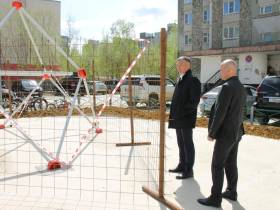 Николай Ноттосов: «Новые детские площадки в Мирном оснащаются скалолазными и канатными комплексами»