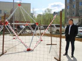 Николай Ноттосов: «Новые детские площадки в Мирном оснащаются скалолазными и канатными комплексами»