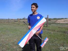 В Якутске состоялись соревнования среди школьников по запуску самодельных самолетов