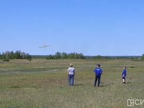 В Якутске состоялись соревнования среди школьников по запуску самодельных самолетов