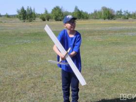 В Якутске состоялись соревнования среди школьников по запуску самодельных самолетов