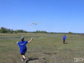 В Якутске состоялись соревнования среди школьников по запуску самодельных самолетов