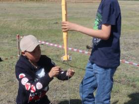 Школьники запустили самодельные ракеты у села Хатассы