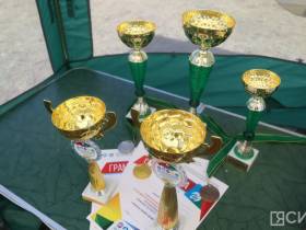 Школьники запустили самодельные ракеты у села Хатассы