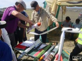 Школьники запустили самодельные ракеты у села Хатассы