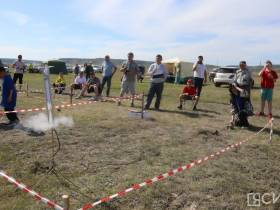 Школьники запустили самодельные ракеты у села Хатассы