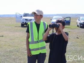 Школьники запустили самодельные ракеты у села Хатассы