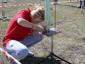 Школьники запустили самодельные ракеты у села Хатассы