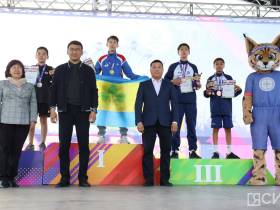 Бадминтон, теннис и шахматы: в Якутске вручили медали чемпионам спартакиады учащихся республики