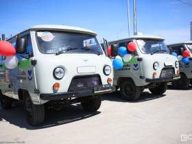 Айсен Николаев вручил ключи от автомобилей главным врачам 38 больниц Якутии