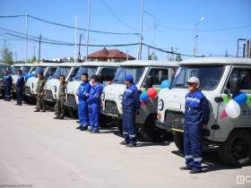 Айсен Николаев вручил ключи от автомобилей главным врачам 38 больниц Якутии