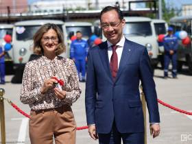 Айсен Николаев вручил ключи от автомобилей главным врачам 38 больниц Якутии