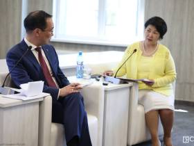 Айсен Николаев вручил ключи от автомобилей главным врачам 38 больниц Якутии