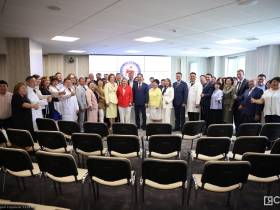 Айсен Николаев вручил ключи от автомобилей главным врачам 38 больниц Якутии