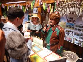 «Сохранение традиций»: кумыс местного производства презентовали на Ысыахе Туймаады