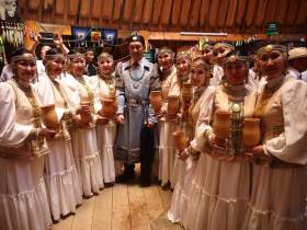 «Сохранение традиций»: кумыс местного производства презентовали на Ысыахе Туймаады