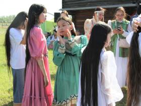 Обладательницу самой длинной косы определили на Ысыахе Туймаады