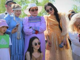 Обладательницу самой длинной косы определили на Ысыахе Туймаады