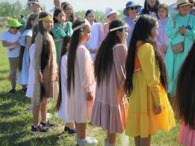 Обладательницу самой длинной косы определили на Ысыахе Туймаады