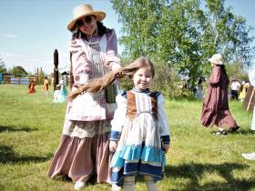 Обладательницу самой длинной косы определили на Ысыахе Туймаады