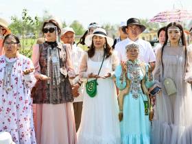 Фото: обзор нарядов известных якутян на Ысыахе Туймаады — 2023