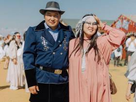 Фото: обзор нарядов известных якутян на Ысыахе Туймаады — 2023