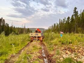 В Олекминском районе Якутии из-за отказа тормозов водитель большегруза выпрыгнул из кабины и погиб