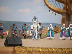 Фоторепортаж: первый день Ысыаха Олонхо в Оймяконском районе Якутии