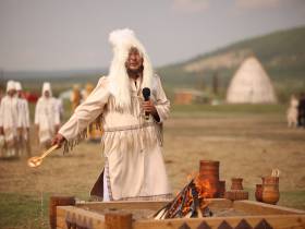 Фоторепортаж: первый день Ысыаха Олонхо в Оймяконском районе Якутии